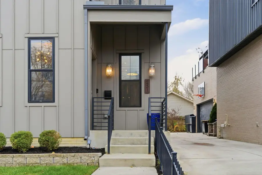 251 E 3rd Avenue, Columbus, OH 43201 - Image #2