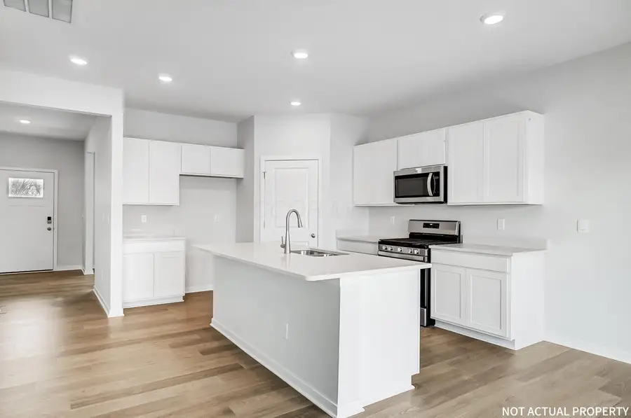 1098 Hartford Lane, London, OH 43140 - Image #2