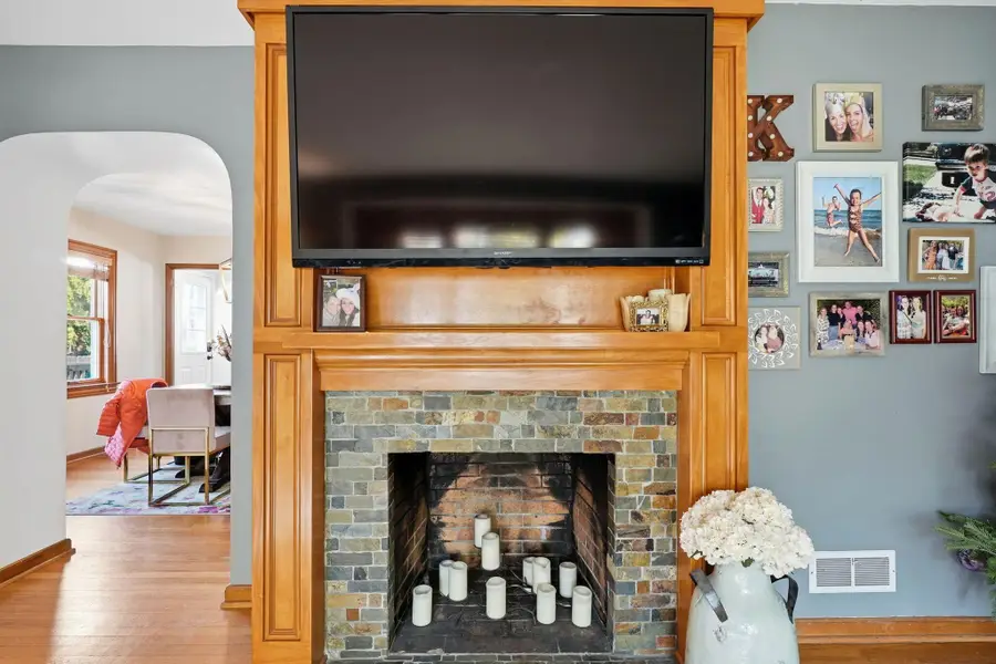 238 W Henderson Road, Columbus, OH 43214 - Image #3