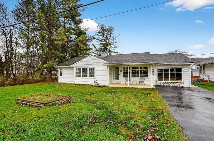 343 Charlotte Avenue, Oak Hill, OH 45656 - Image #2