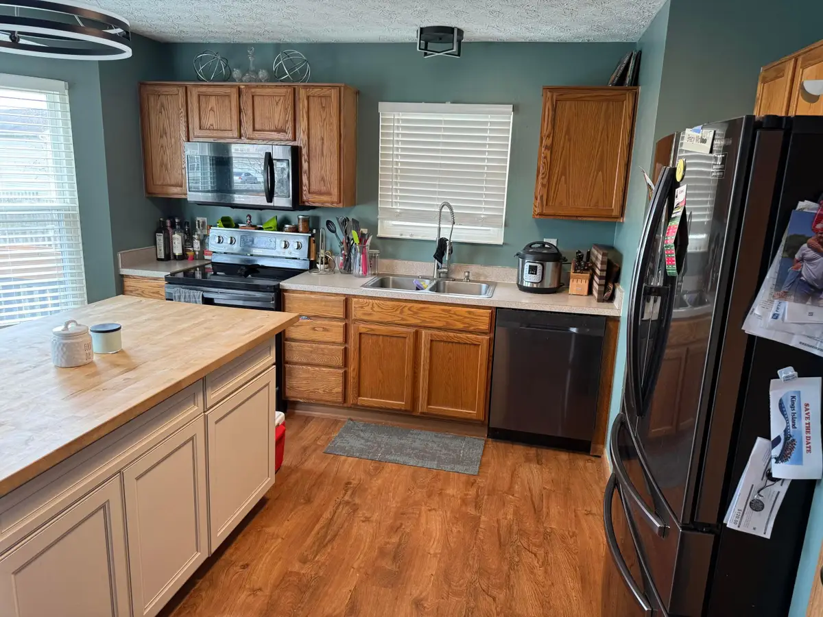 2062 Summer Banks Drive, Grove City, OH 43123 - Image #1