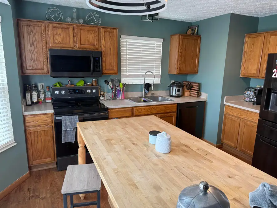 2062 Summer Banks Drive, Grove City, OH 43123 - Image #2