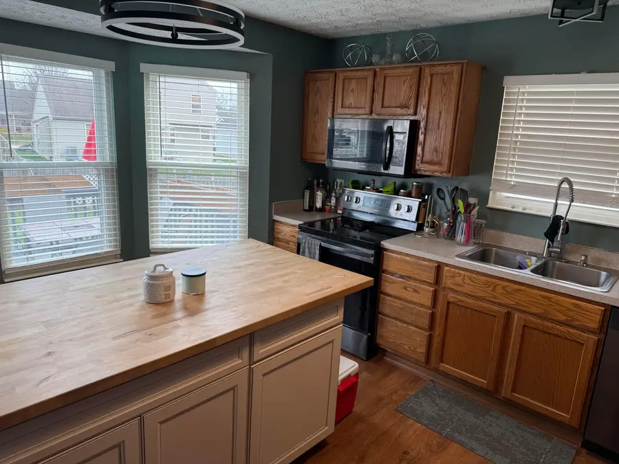 2062 Summer Banks Drive, Grove City, OH 43123 - Image #3