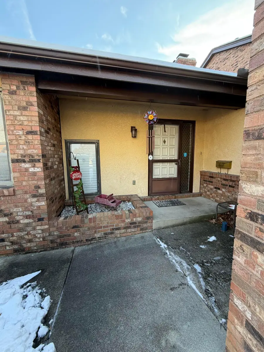 2438 Sherwood Villa, Columbus, OH 43221 - Image #2