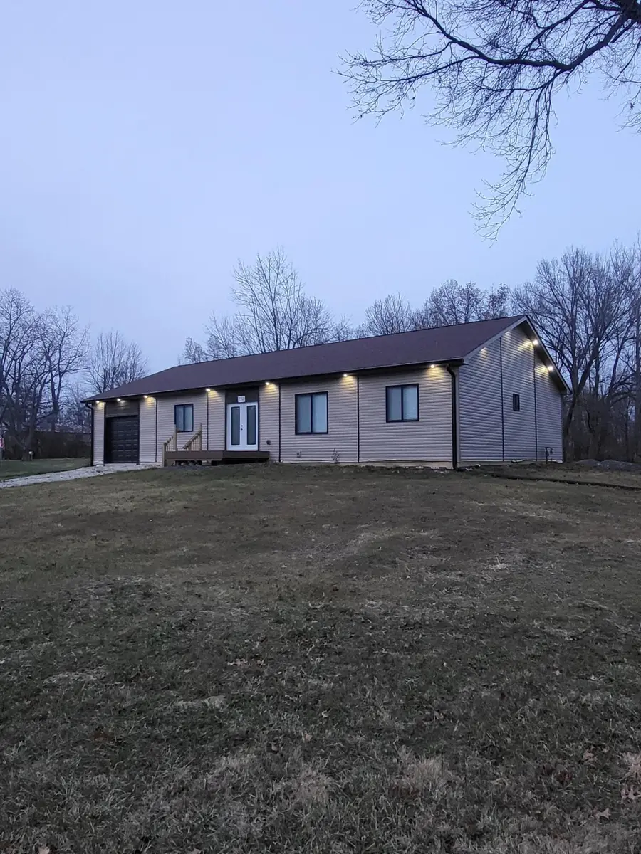 150 Breanna Lane Sw, Pataskala, OH 43062 - Image #2
