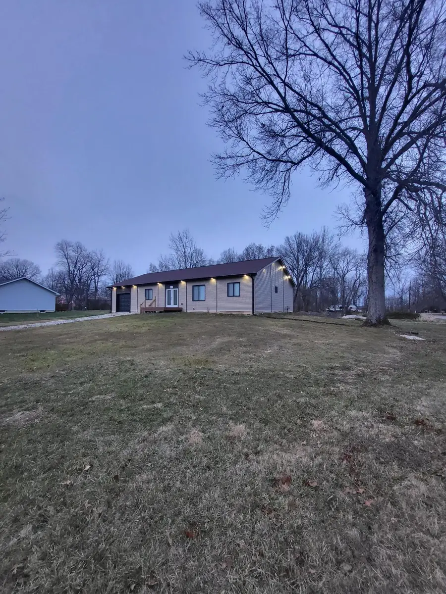150 Breanna Lane Sw, Pataskala, OH 43062 - Image #3
