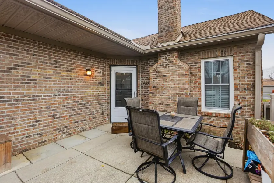 5766 Willow Lake Drive, Grove City, OH 43123 - Image #2