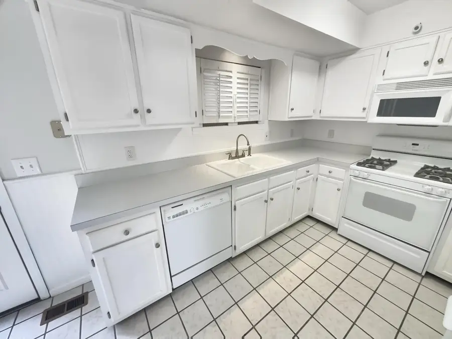 1947 Rockdale Drive, Columbus, OH 43229 - Image #2