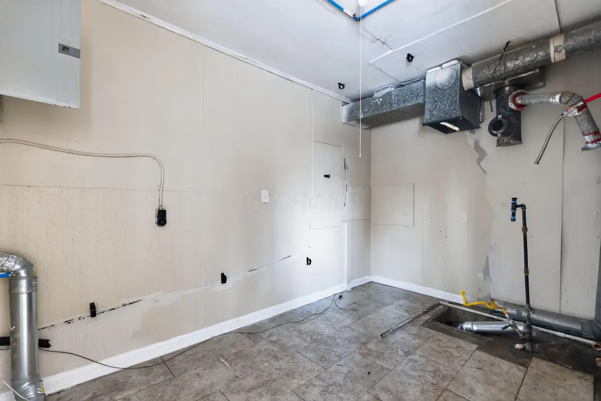 1042 S Hampton Road, Columbus, OH 43227 - Image #1