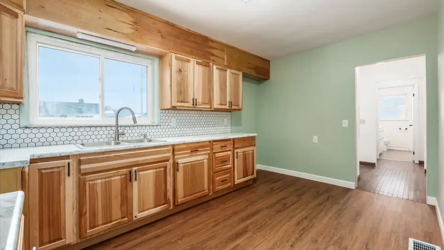 211 W 4th Street, Frazeysburg, OH 43822 - Image #3