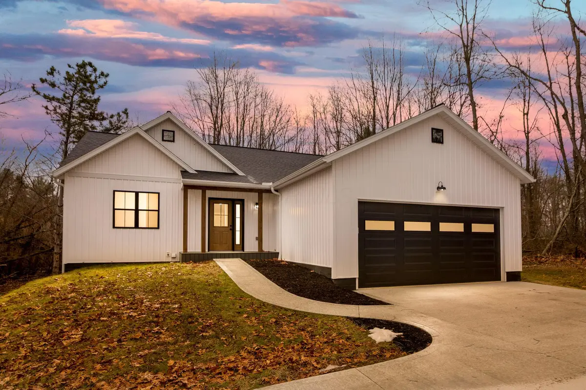 210 Woodlawn Circle, Howard, OH 43028 - Image #1