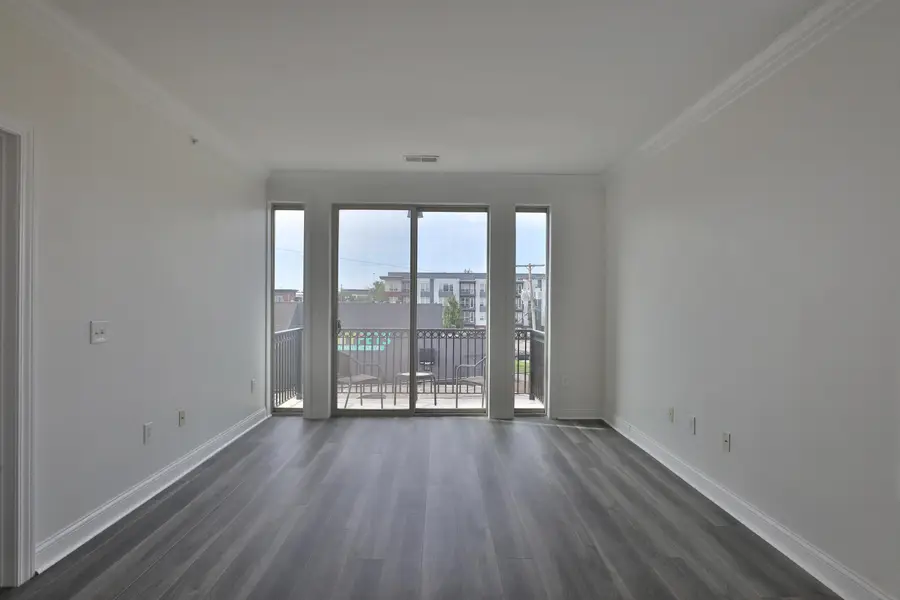 925 Ingleside Avenue, Columbus, OH 43215 - Image #2