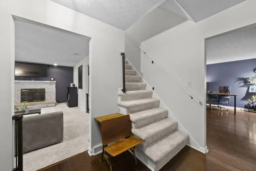 302 Cliffview Drive, Columbus, OH 43230 - Image #2