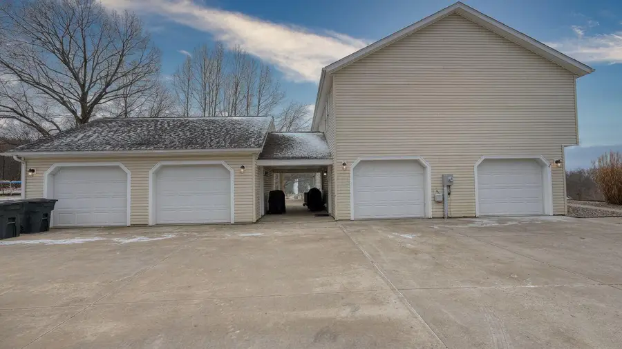 7034 Eaglepoint Drive, Nashport, OH 43830 - #2