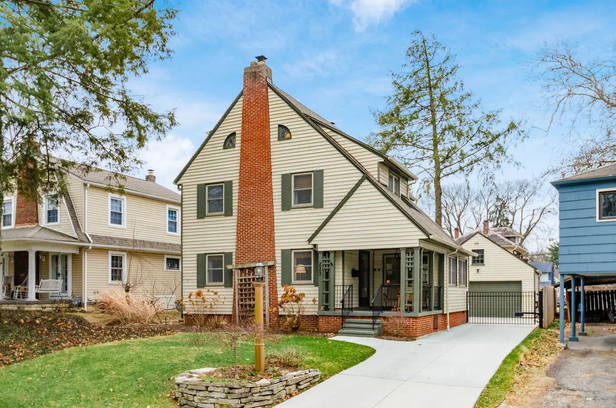 223 W Dunedin Road, Columbus, OH 43214 - Image #1