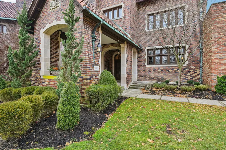 1427 Roxbury Road, Marble Cliff, OH 43212 - Image #3