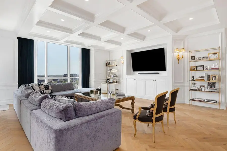 250 W Spring Street, Columbus, OH 43215 - #3