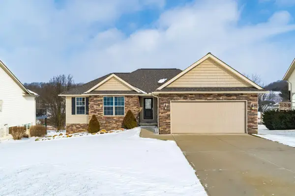 992 Country Club Drive, Howard, OH 43028