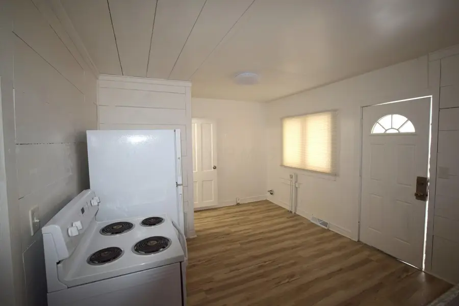 1127 Wheeling Avenue, Zanesville, OH 43701 - #3