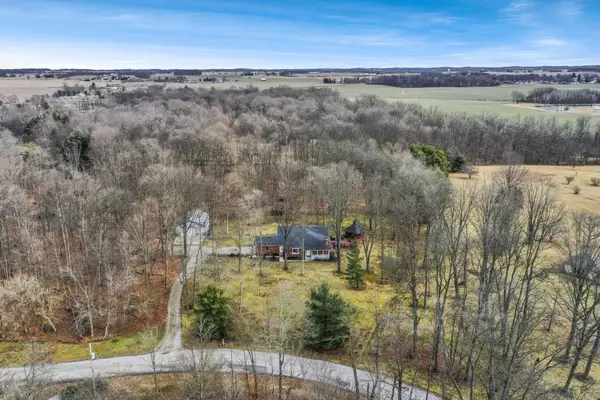 6781 Thoreau Lane Ne, Baltimore, OH 43105