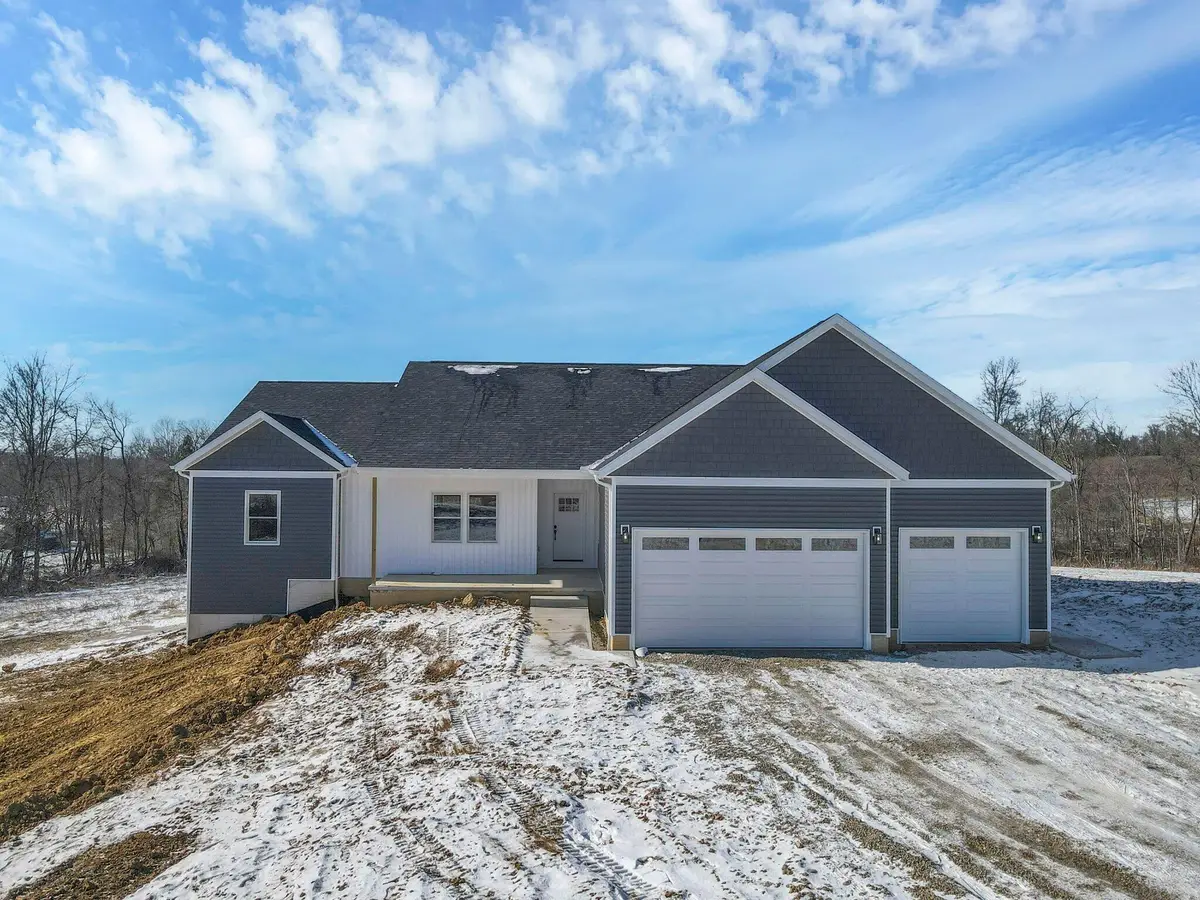 725 Trapp Lane, Hopewell, OH 43746 - Image #1