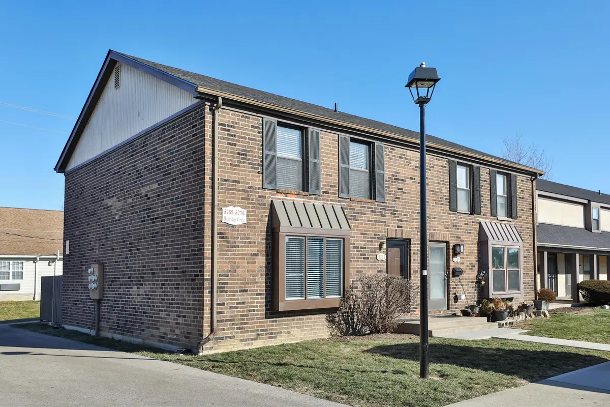 5762 Hallridge Circle, Columbus, OH 43232 - Image #1