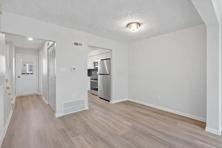 2375 Woodbrook Circle N, Columbus, OH 43223 - Image #2