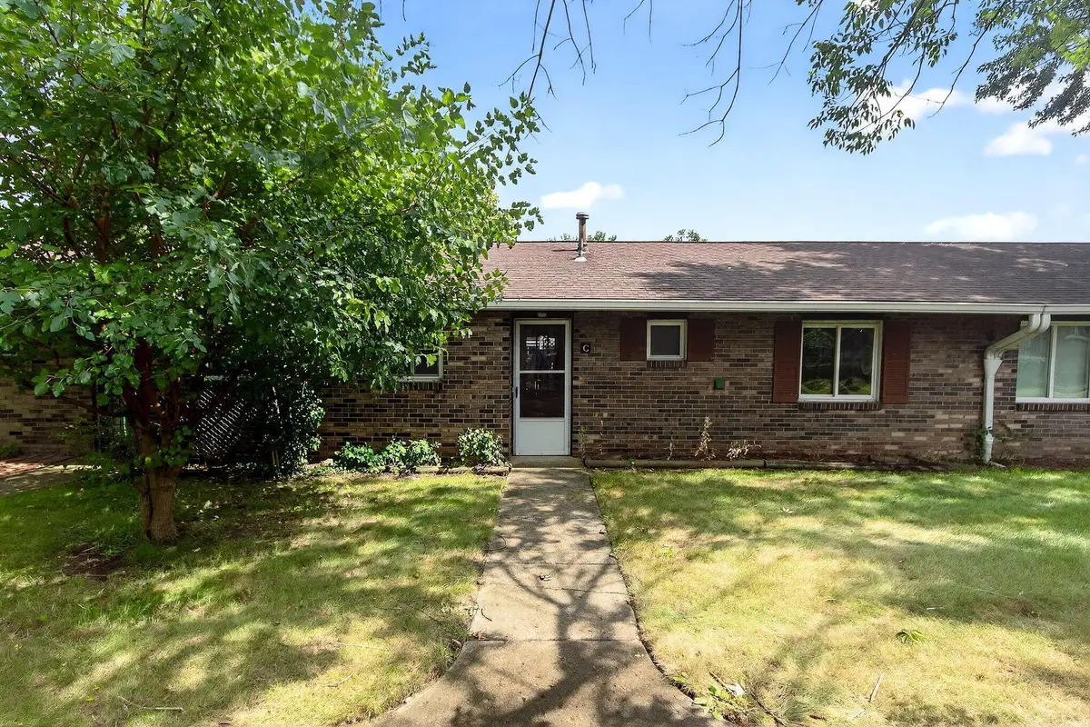 2362 Woodbrook Circle N, Columbus, OH 43223 - Image #1