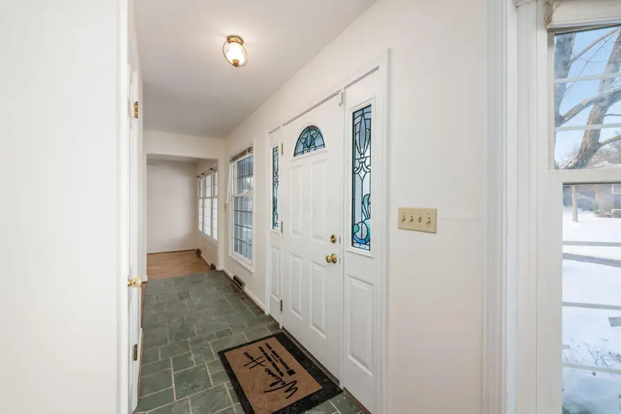 955 Amberly Place, Columbus, OH 43220 - Image #3