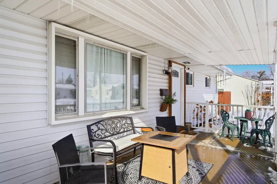 306 Madison Drive S, West Jefferson, OH 43162 - Image #2