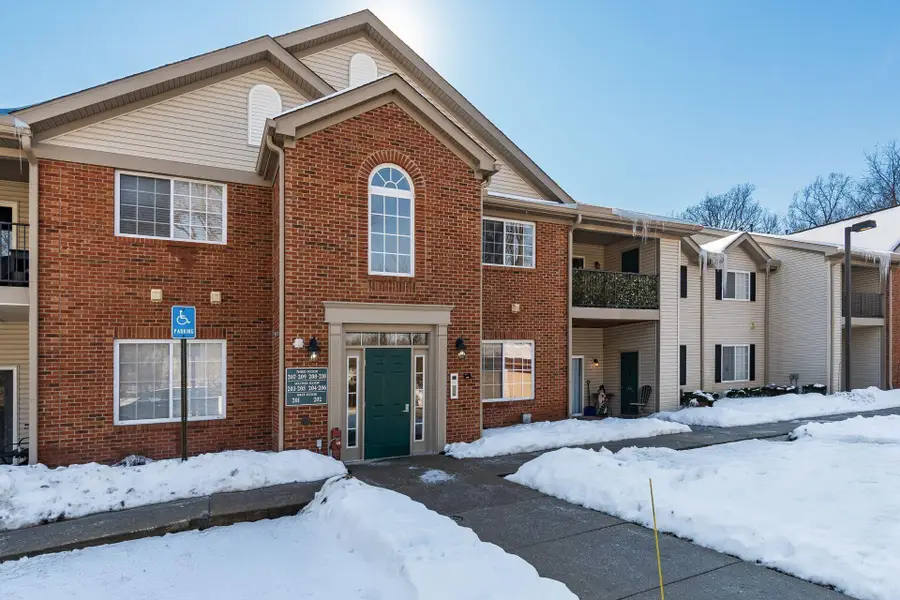 208 Shelbourne Forest Way, Delaware, OH 43015 - #2