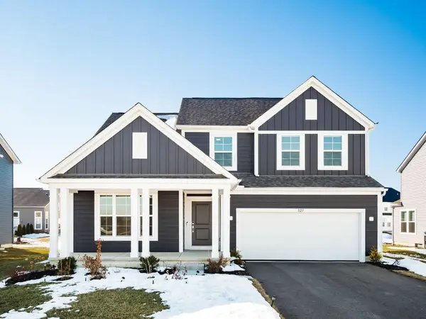 127 Silver Pine Lane, Lewis Center, OH 43035