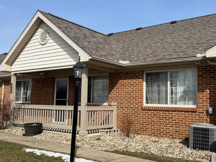 4305 Strattford Circle E, Zanesville, OH 43701 - #2