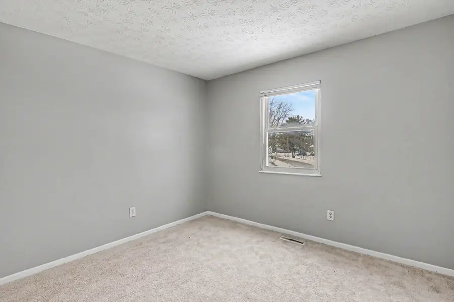 2900 Gentry Lane, Columbus, OH 43232 - #3