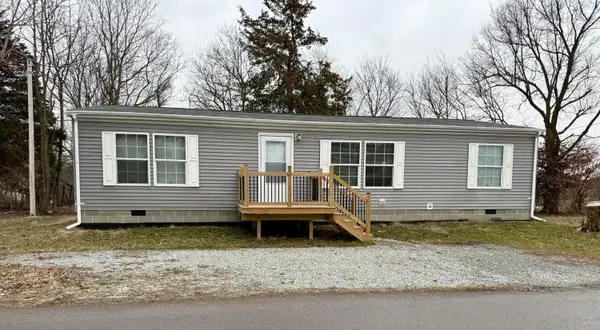 8 Allen Avenue, New Holland, OH 43145