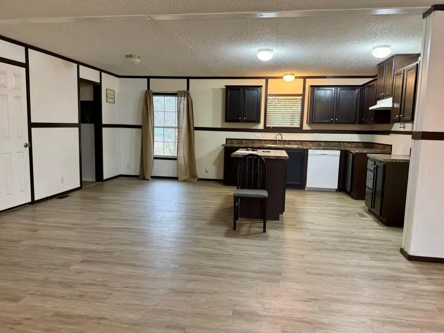 8 Allen Avenue, New Holland, OH 43145 - #3