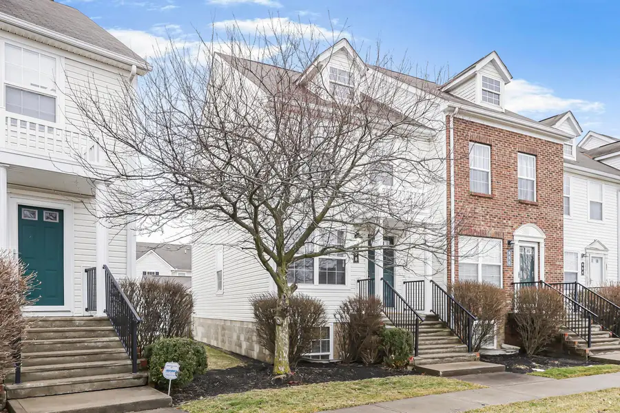 998 Hartford Village Boulevard, Columbus, OH 43228 - #2