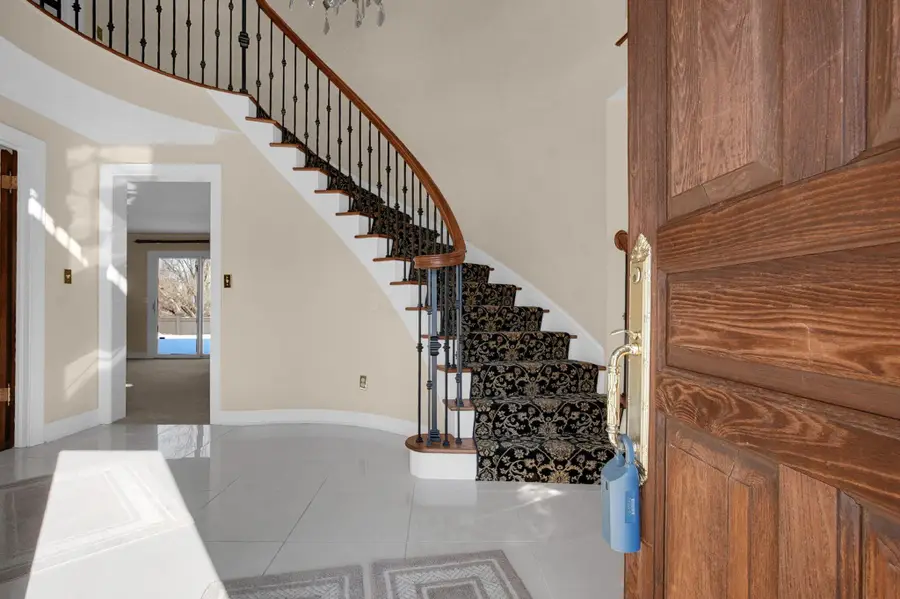 2626 Chartwell Road, Columbus, OH 43220 - #3