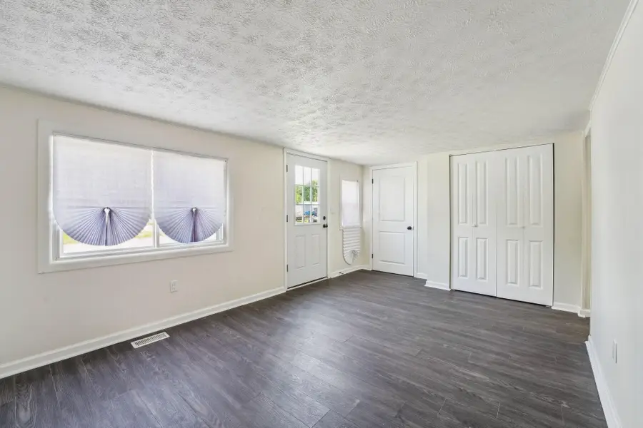 6971 London Groveport Road, Grove City, OH 43123 - #3