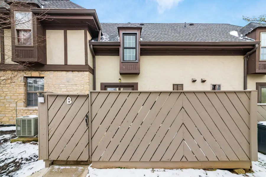 4753 Olentangy River Road, Columbus, OH 43214 - #2