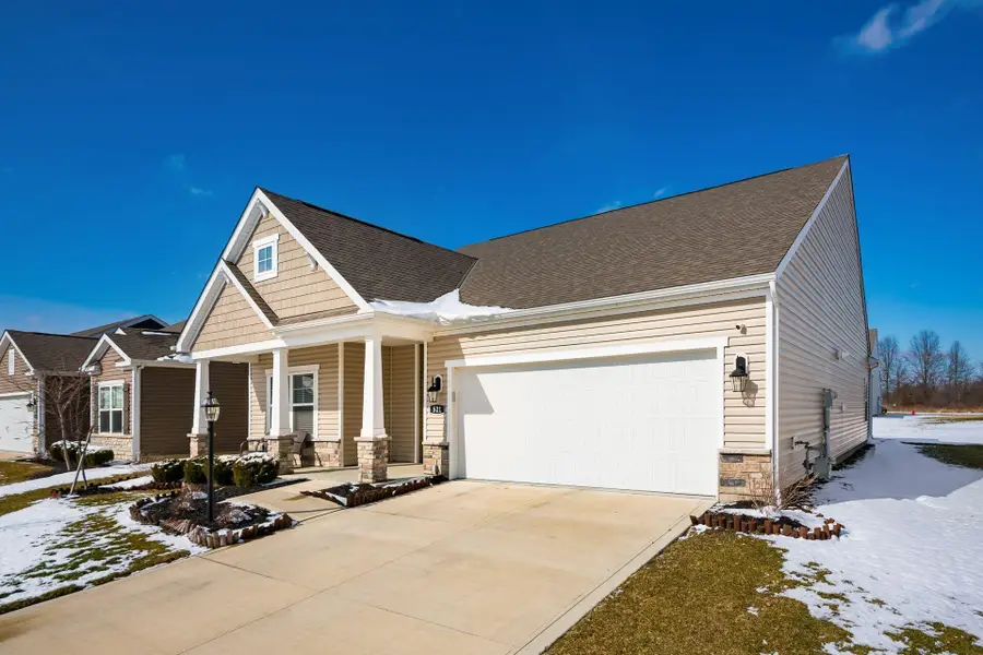 521 Curry Drive, Pataskala, OH 43062 - #3