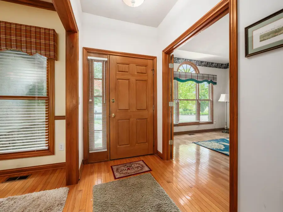 895 Linworth Village Drive, Columbus, OH 43235 - #3