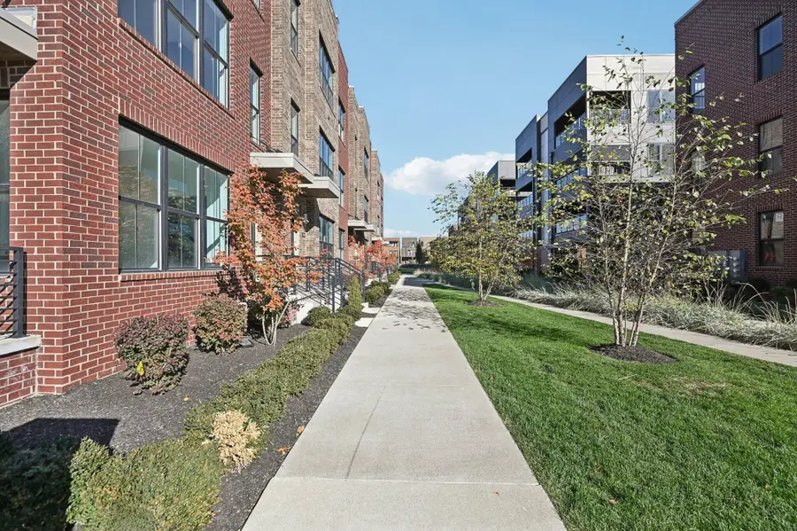 284 Dickenson Street, Columbus, OH 43215 - #2