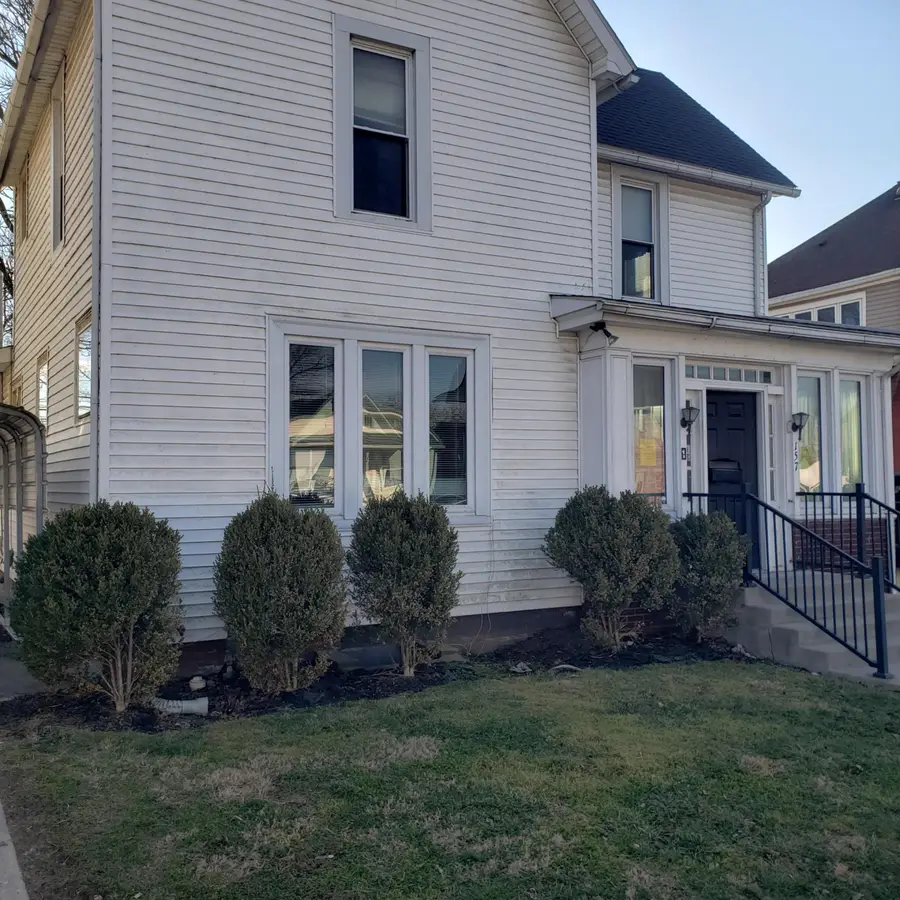 157 W High Street, Circleville, OH 43113 - #3