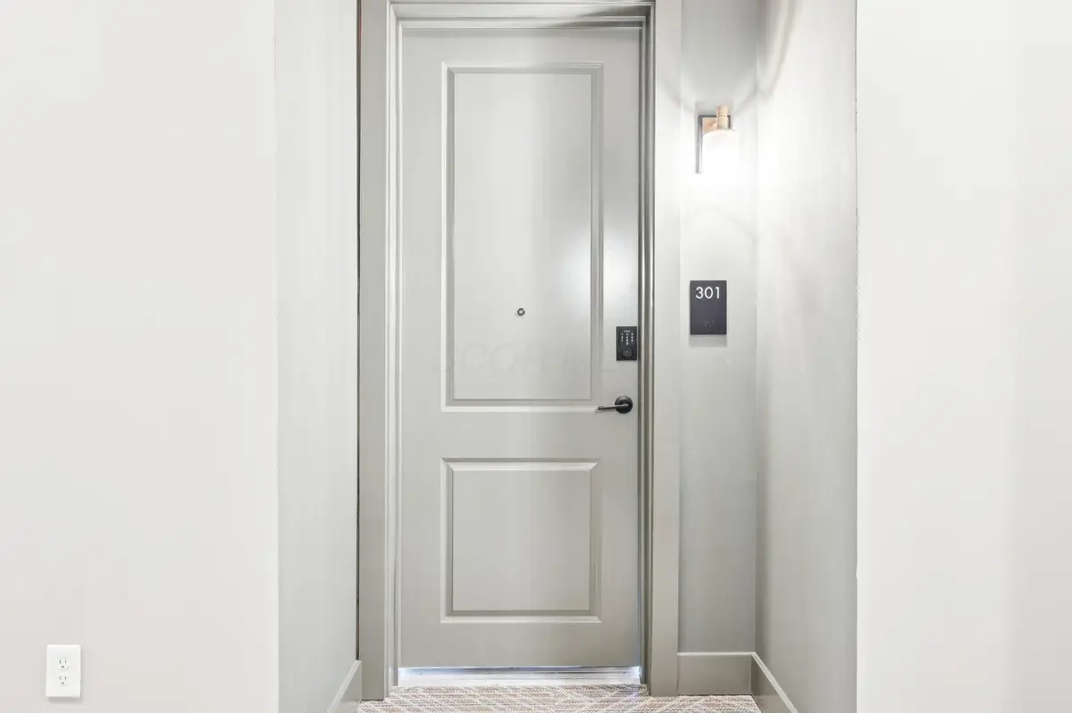 270 Dickenson Street, Columbus, OH 43215 - #1