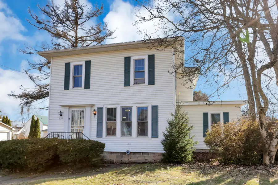 220 Coshocton Avenue, Mount Vernon, OH 43050 - #2