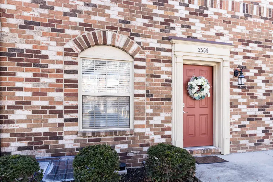 2559 Olde Hill Court S, Columbus, OH 43221 - #3