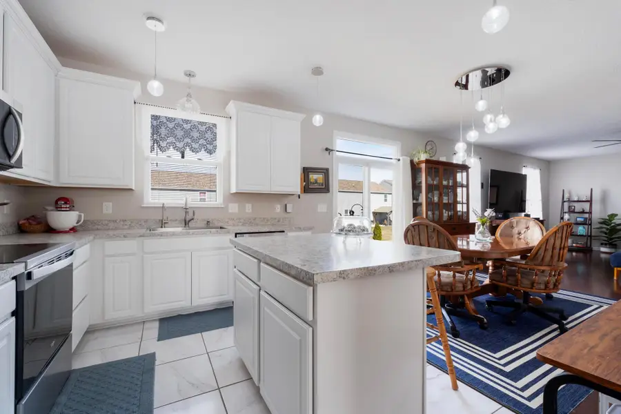 94 Sandburg Drive, Lithopolis, OH 43136 - #3