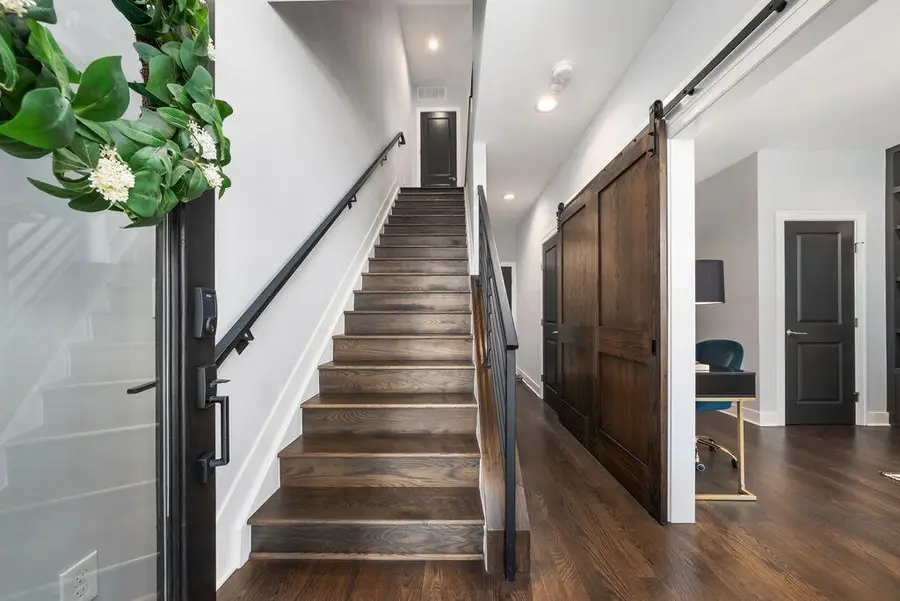 281 Neruda Avenue, Columbus, OH 43215 - #3