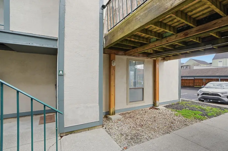 1094 Merrimar Circle S, Columbus, OH 43220 - #2